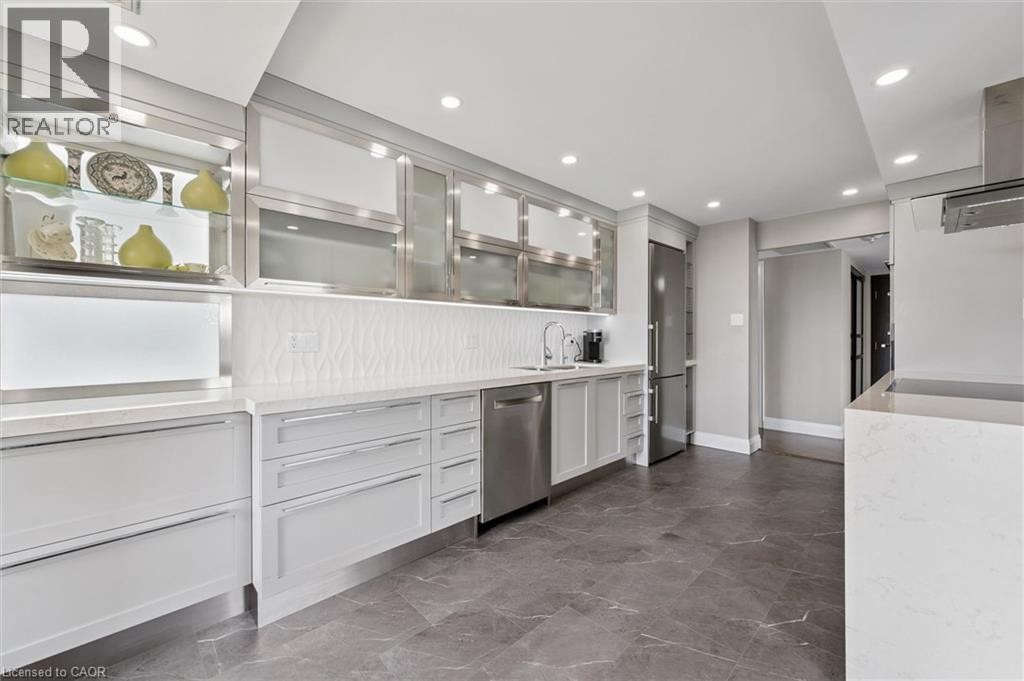 












6 WILLOW Street Unit# 602

,
Waterloo,




Ontario
N2J4S3

