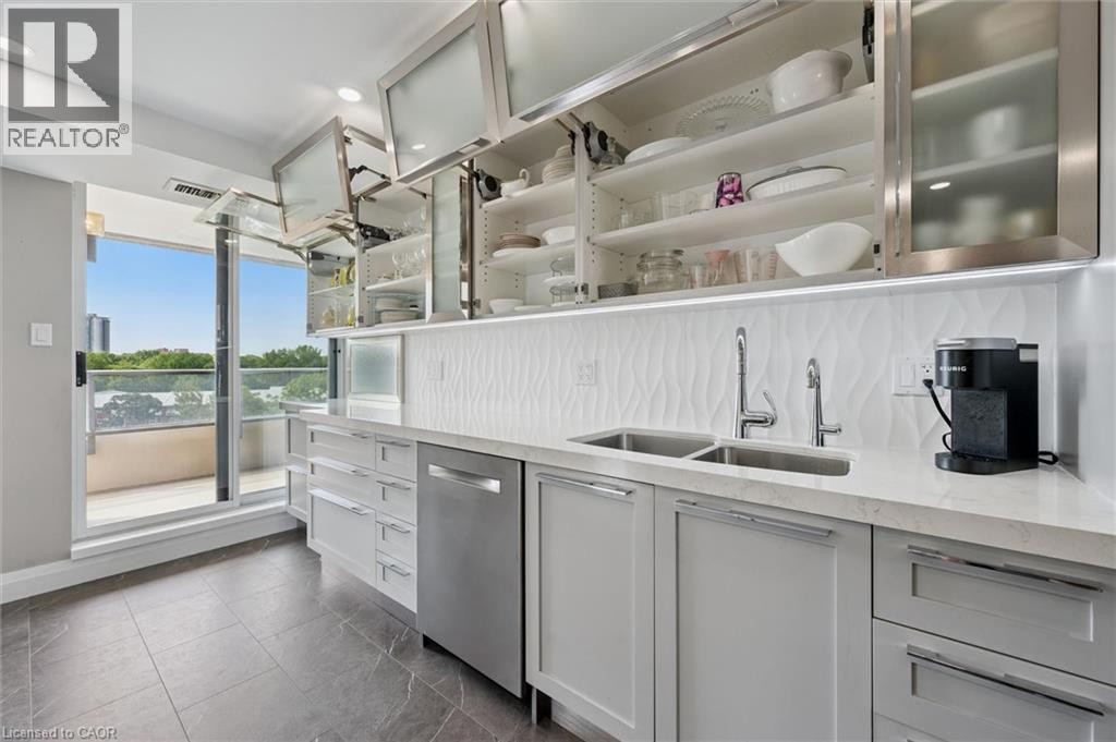 












6 WILLOW Street Unit# 602

,
Waterloo,




Ontario
N2J4S3

