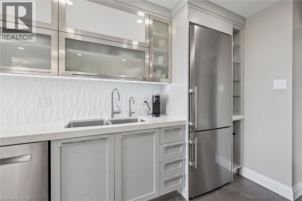 












6 WILLOW Street Unit# 602

,
Waterloo,




Ontario
N2J4S3

