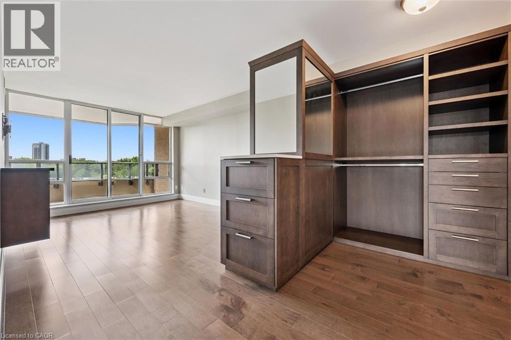 












6 WILLOW Street Unit# 602

,
Waterloo,




Ontario
N2J4S3


