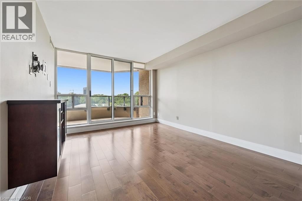 












6 WILLOW Street Unit# 602

,
Waterloo,




Ontario
N2J4S3

