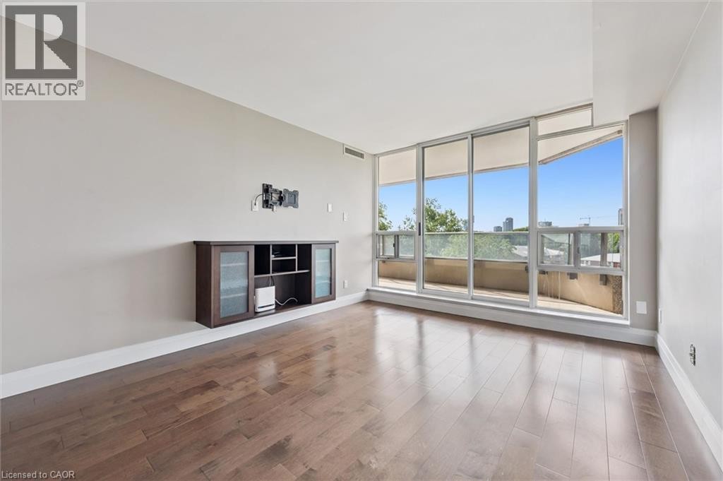 












6 WILLOW Street Unit# 602

,
Waterloo,




Ontario
N2J4S3

