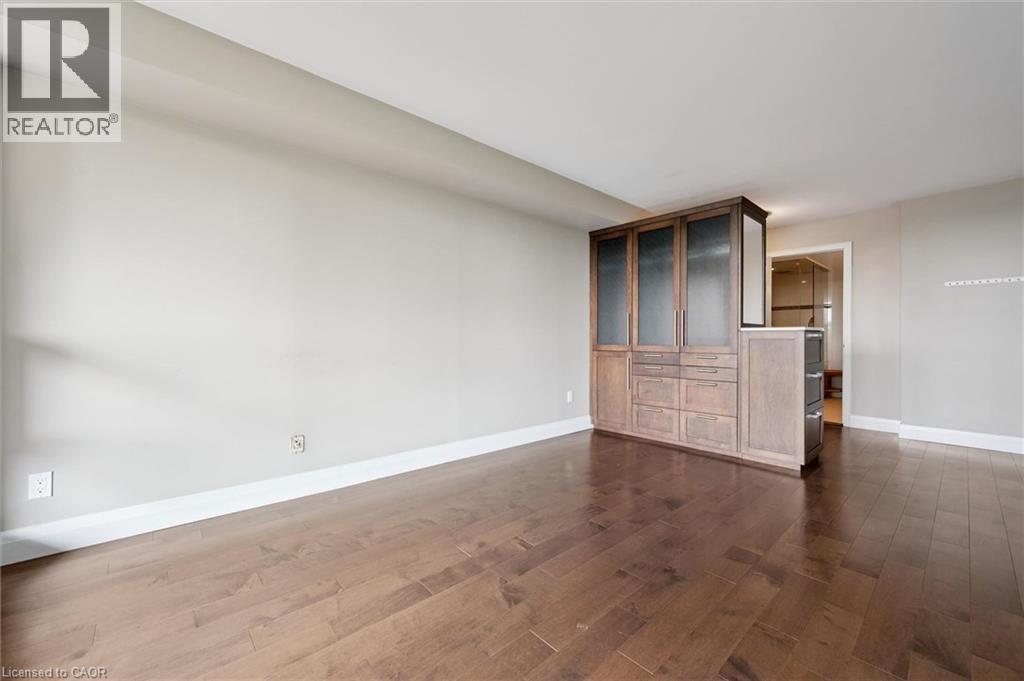 












6 WILLOW Street Unit# 602

,
Waterloo,




Ontario
N2J4S3


