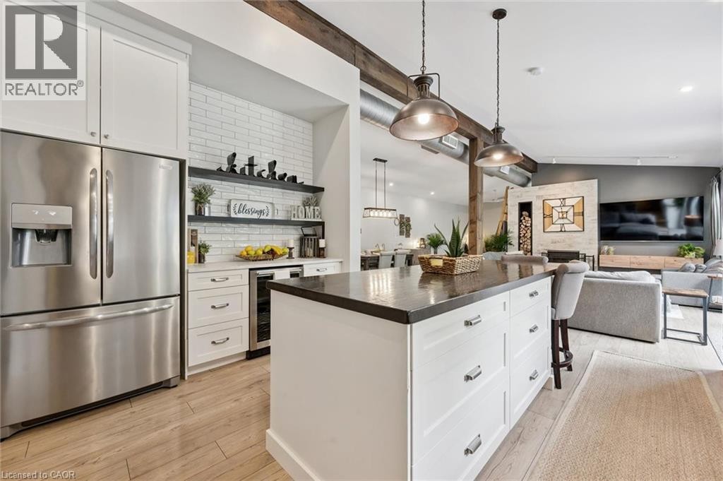 












647 BRANT-WATERLOO Road

,
Ayr,




Ontario
N0B1E0

