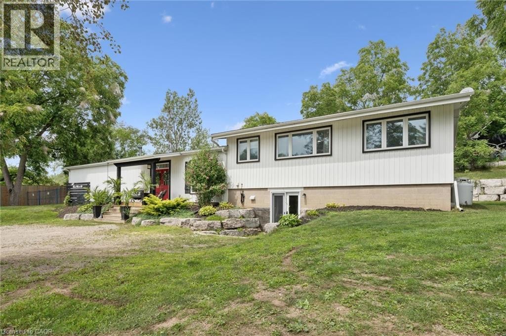 












647 BRANT-WATERLOO Road

,
Ayr,




Ontario
N0B1E0

