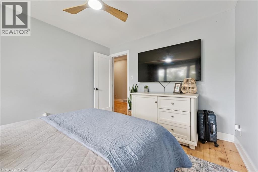 












647 BRANT-WATERLOO Road

,
Ayr,




Ontario
N0B1E0

