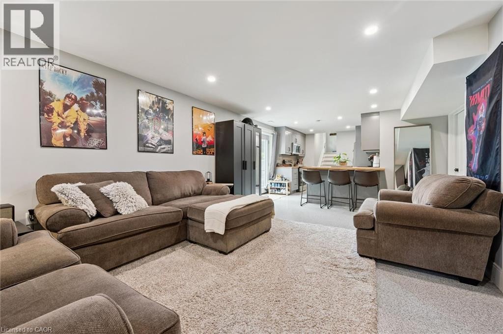 












647 BRANT-WATERLOO Road

,
Ayr,




Ontario
N0B1E0

