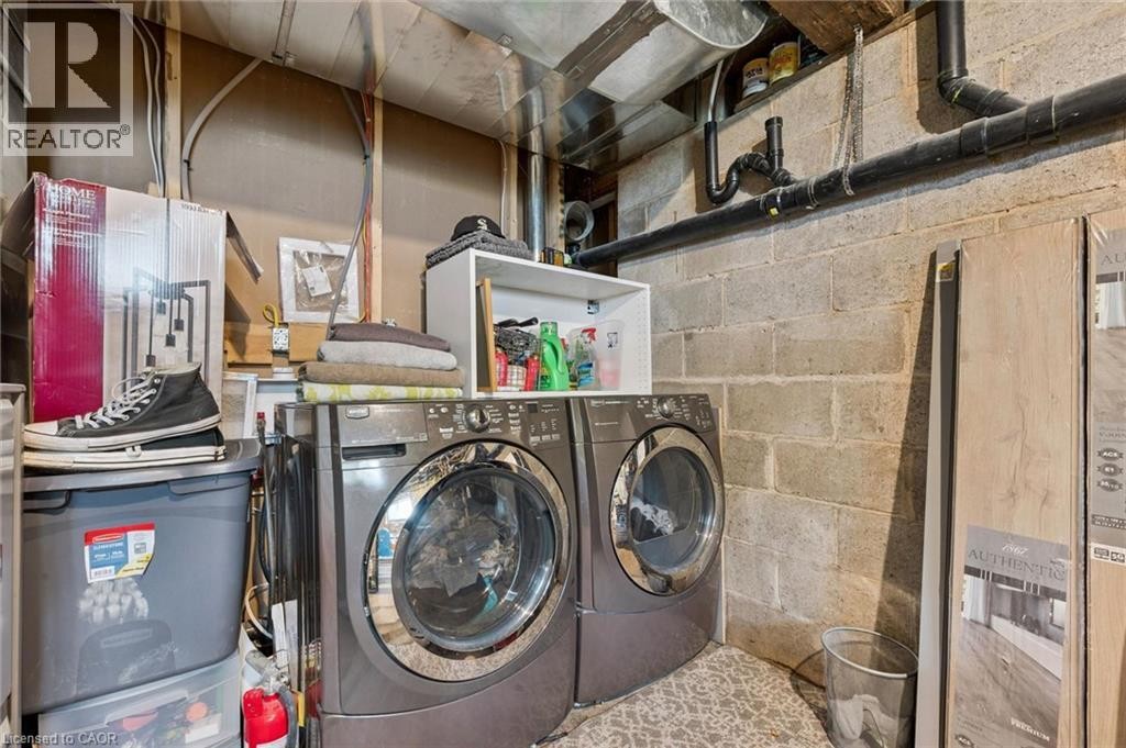 












647 BRANT-WATERLOO Road

,
Ayr,




Ontario
N0B1E0

