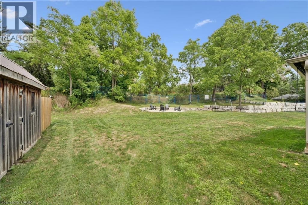 












647 BRANT-WATERLOO Road

,
Ayr,




Ontario
N0B1E0

