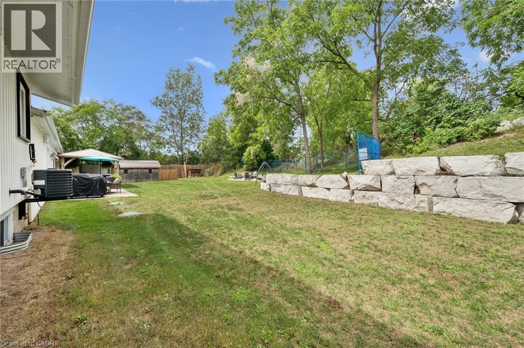 












647 BRANT-WATERLOO Road

,
Ayr,




Ontario
N0B1E0


