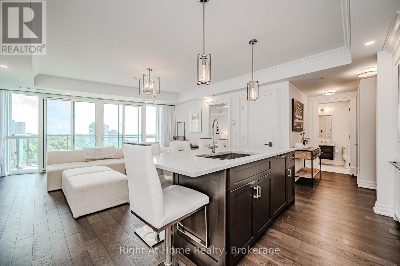 












802 - 2060 LAKESHORE ROAD

,
Burlington (Brant),




Ontario
L7R0G2

