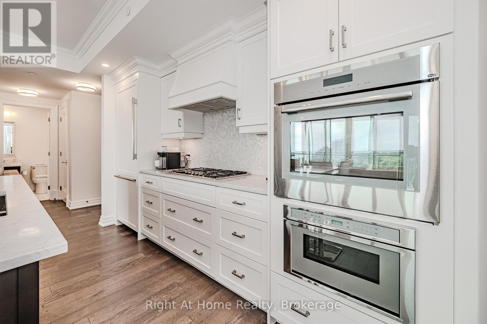 












802 - 2060 LAKESHORE ROAD

,
Burlington (Brant),




Ontario
L7R0G2

