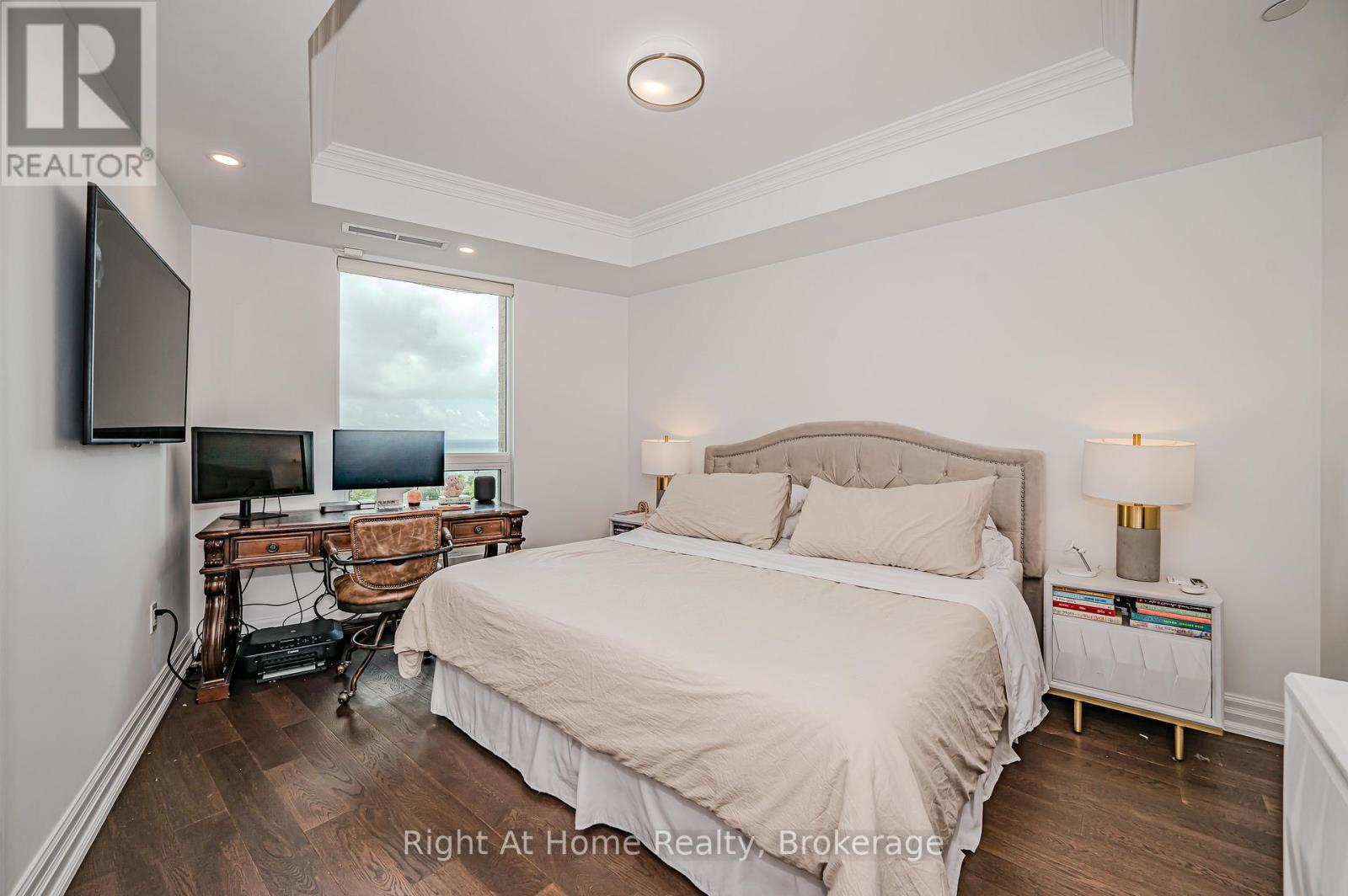 












802 - 2060 LAKESHORE ROAD

,
Burlington (Brant),




Ontario
L7R0G2

