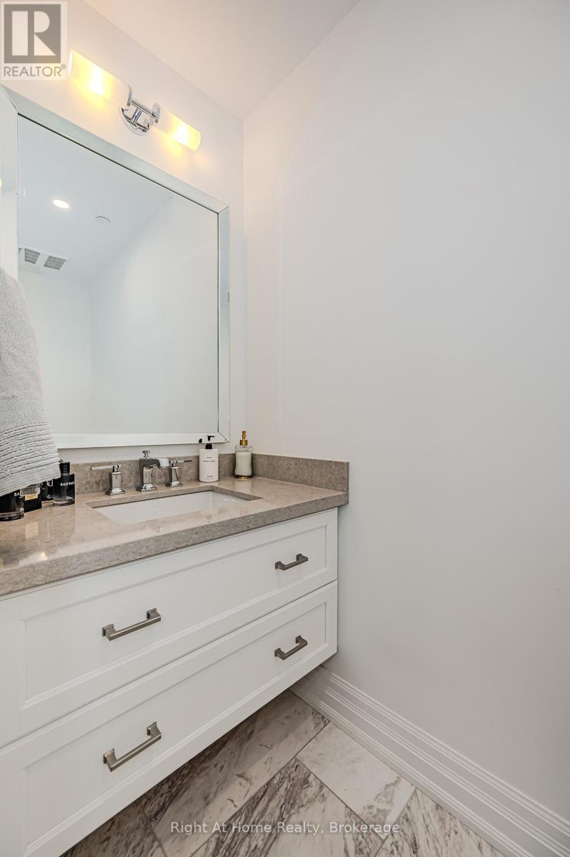 












802 - 2060 LAKESHORE ROAD

,
Burlington (Brant),




Ontario
L7R0G2

