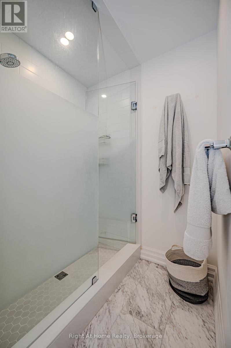 












802 - 2060 LAKESHORE ROAD

,
Burlington (Brant),




Ontario
L7R0G2


