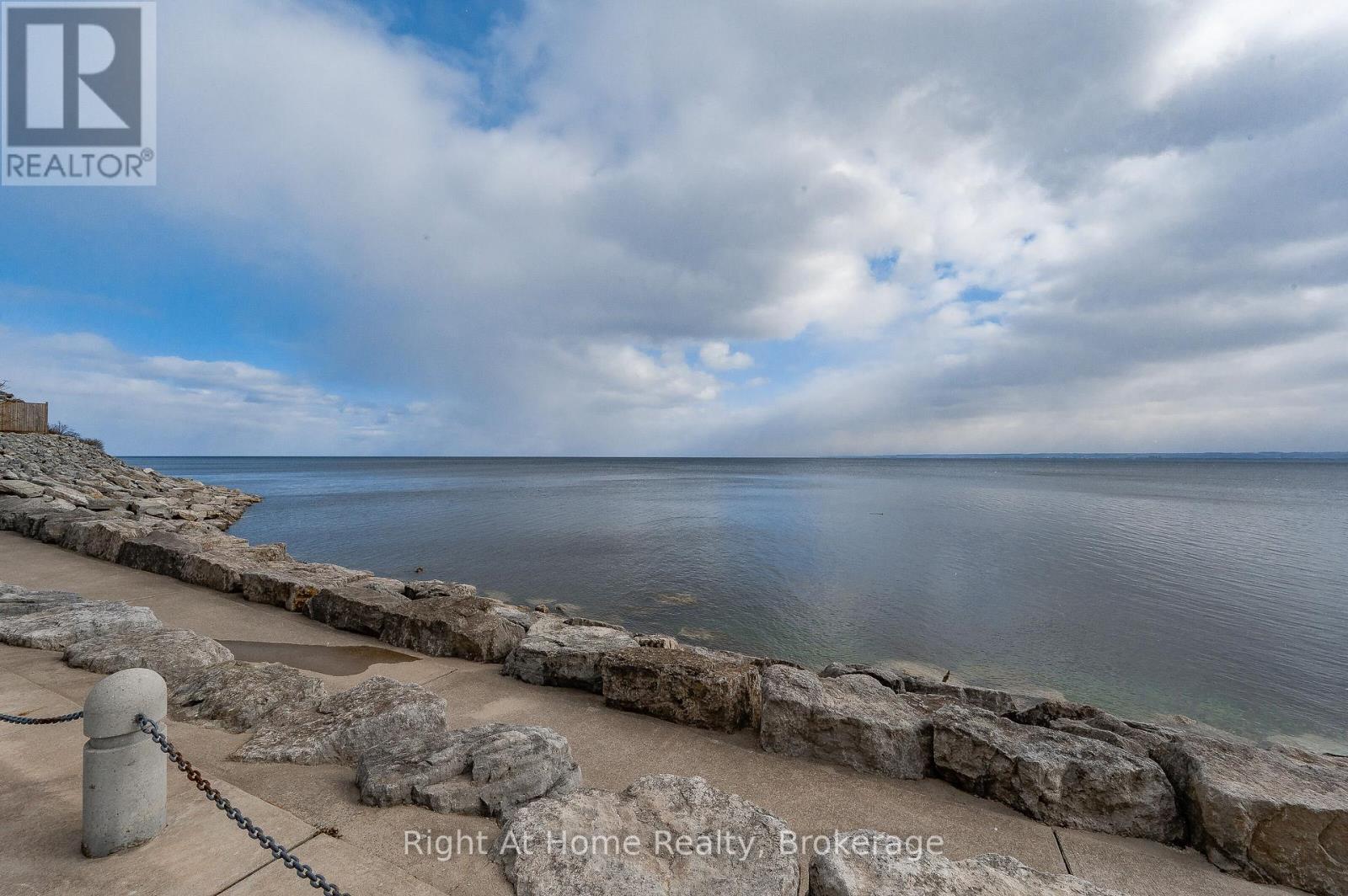 












802 - 2060 LAKESHORE ROAD

,
Burlington (Brant),




Ontario
L7R0G2

