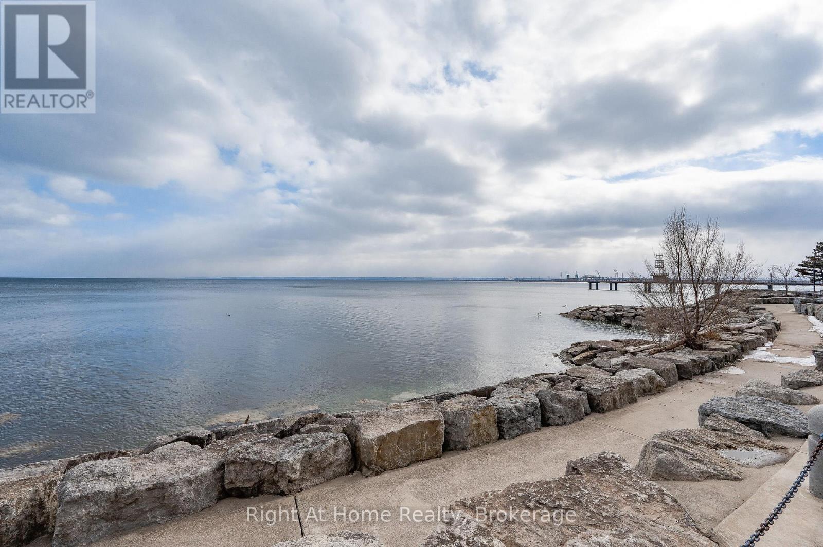 












802 - 2060 LAKESHORE ROAD

,
Burlington (Brant),




Ontario
L7R0G2

