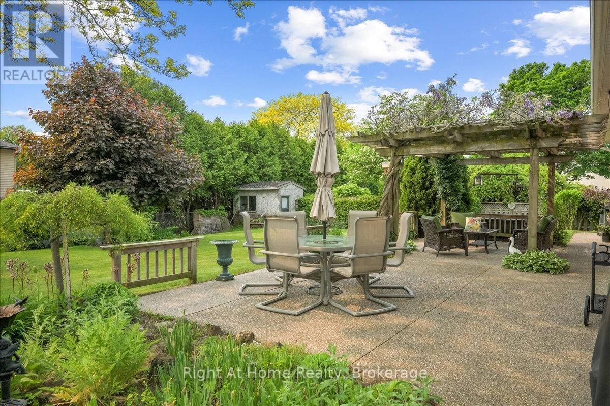 












357 SEATON DRIVE

,
Oakville (WO West),




Ontario
L6L3X9

