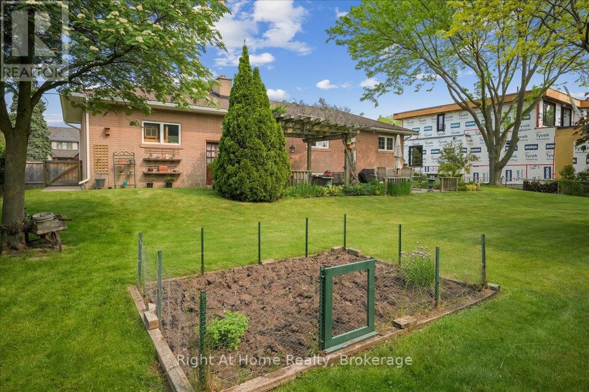 












357 SEATON DRIVE

,
Oakville (WO West),




Ontario
L6L3X9

