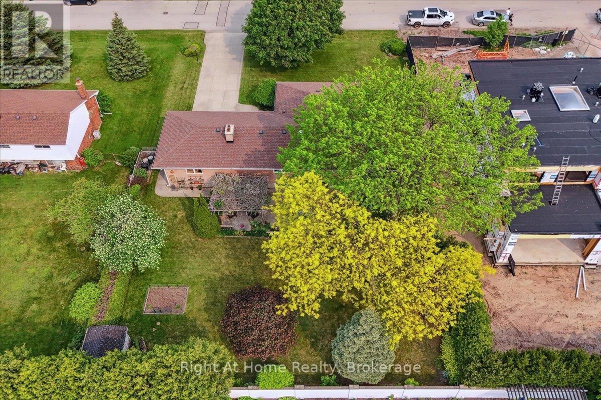 












357 SEATON DRIVE

,
Oakville (WO West),




Ontario
L6L3X9


