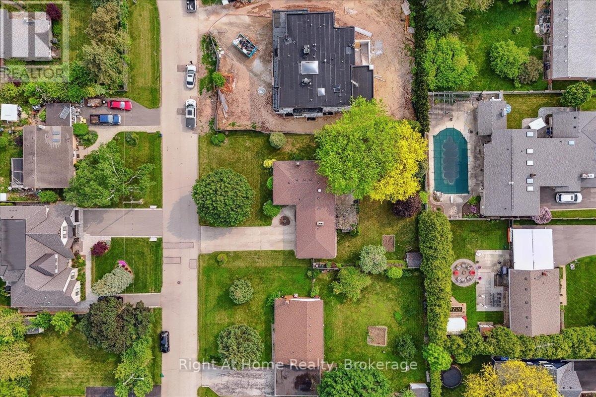 












357 SEATON DRIVE

,
Oakville (WO West),




Ontario
L6L3X9

