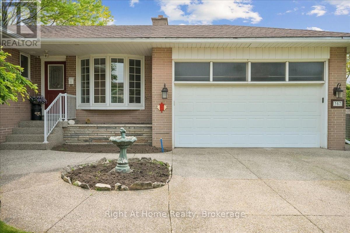 












357 SEATON DRIVE

,
Oakville (WO West),




Ontario
L6L3X9

