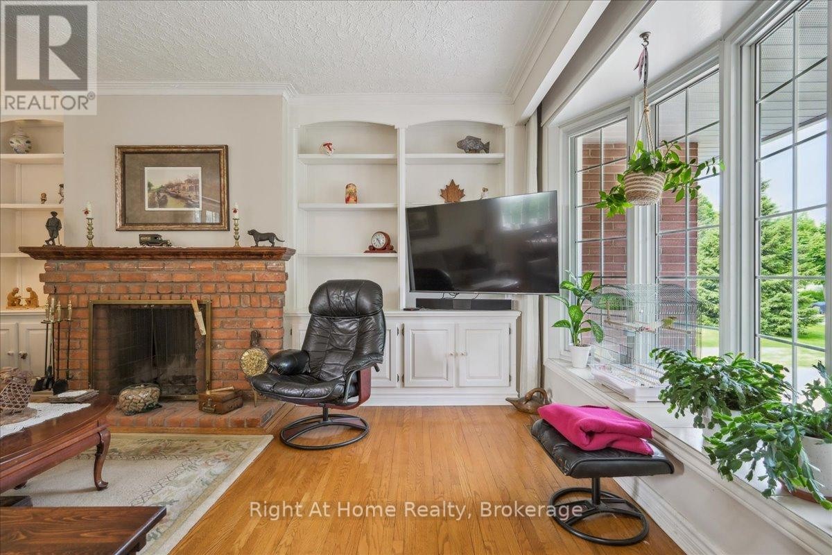 












357 SEATON DRIVE

,
Oakville (WO West),




Ontario
L6L3X9

