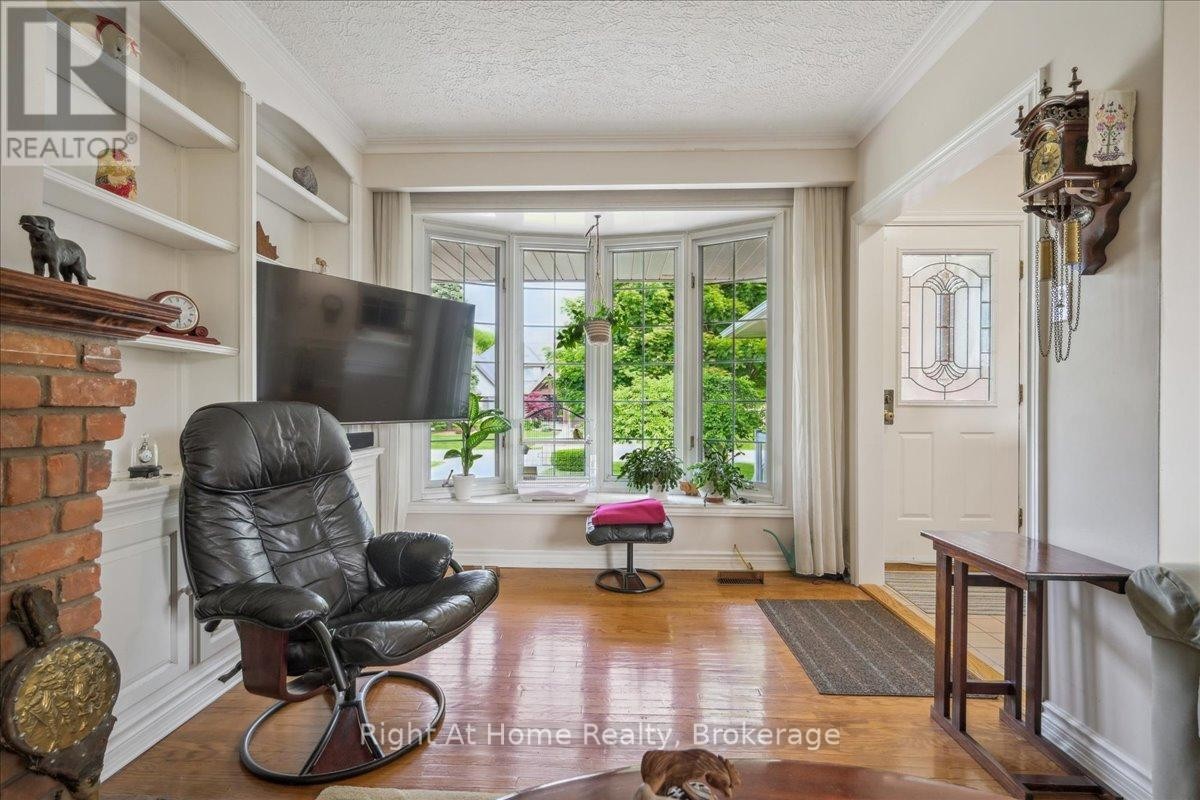 












357 SEATON DRIVE

,
Oakville (WO West),




Ontario
L6L3X9

