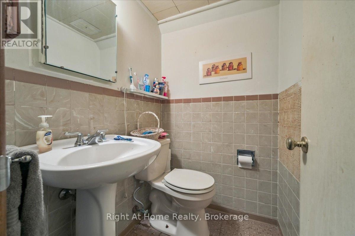 












357 SEATON DRIVE

,
Oakville (WO West),




Ontario
L6L3X9

