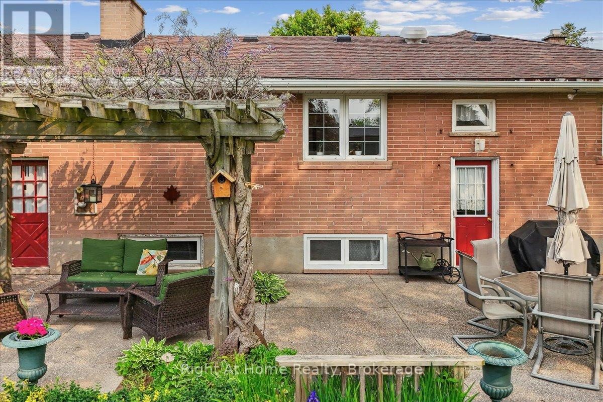 












357 SEATON DRIVE

,
Oakville (WO West),




Ontario
L6L3X9

