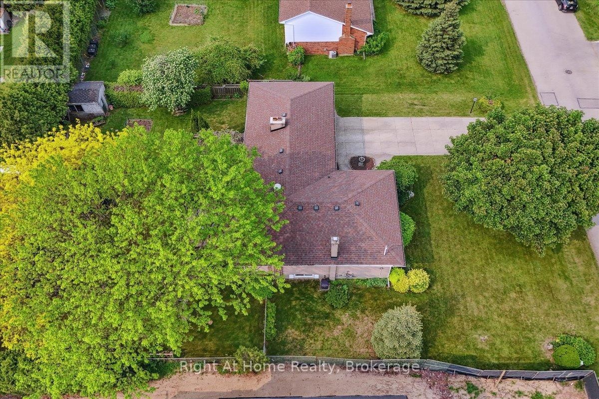 












357 SEATON DRIVE

,
Oakville (WO West),




Ontario
L6L3X9

