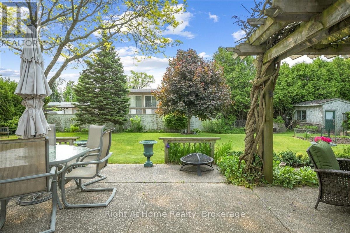 












357 SEATON DRIVE

,
Oakville (WO West),




Ontario
L6L3X9

