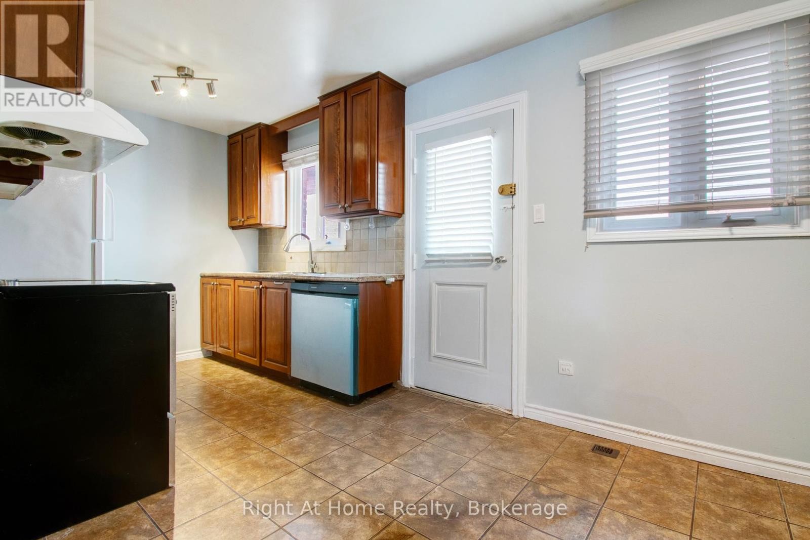 












63 MARTINDALE CRESCENT

,
Brampton (Brampton West),




Ontario
L6X2V7

