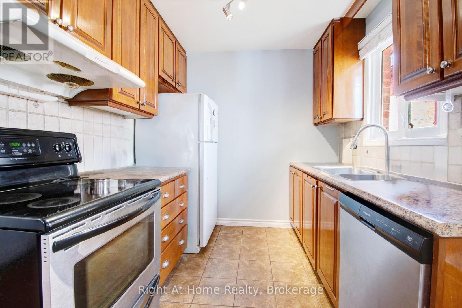 












63 MARTINDALE CRESCENT

,
Brampton (Brampton West),




Ontario
L6X2V7

