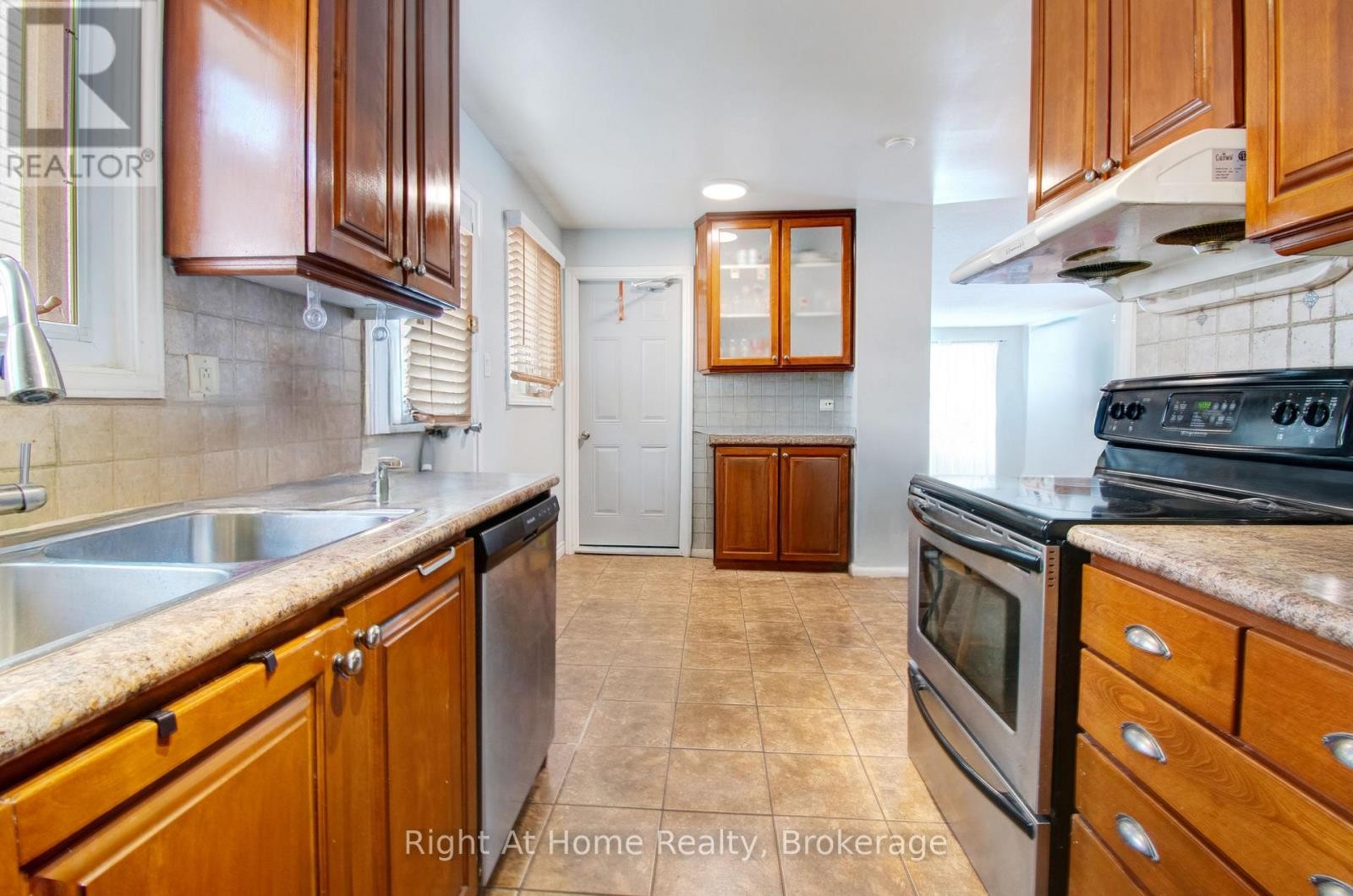 












63 MARTINDALE CRESCENT

,
Brampton (Brampton West),




Ontario
L6X2V7

