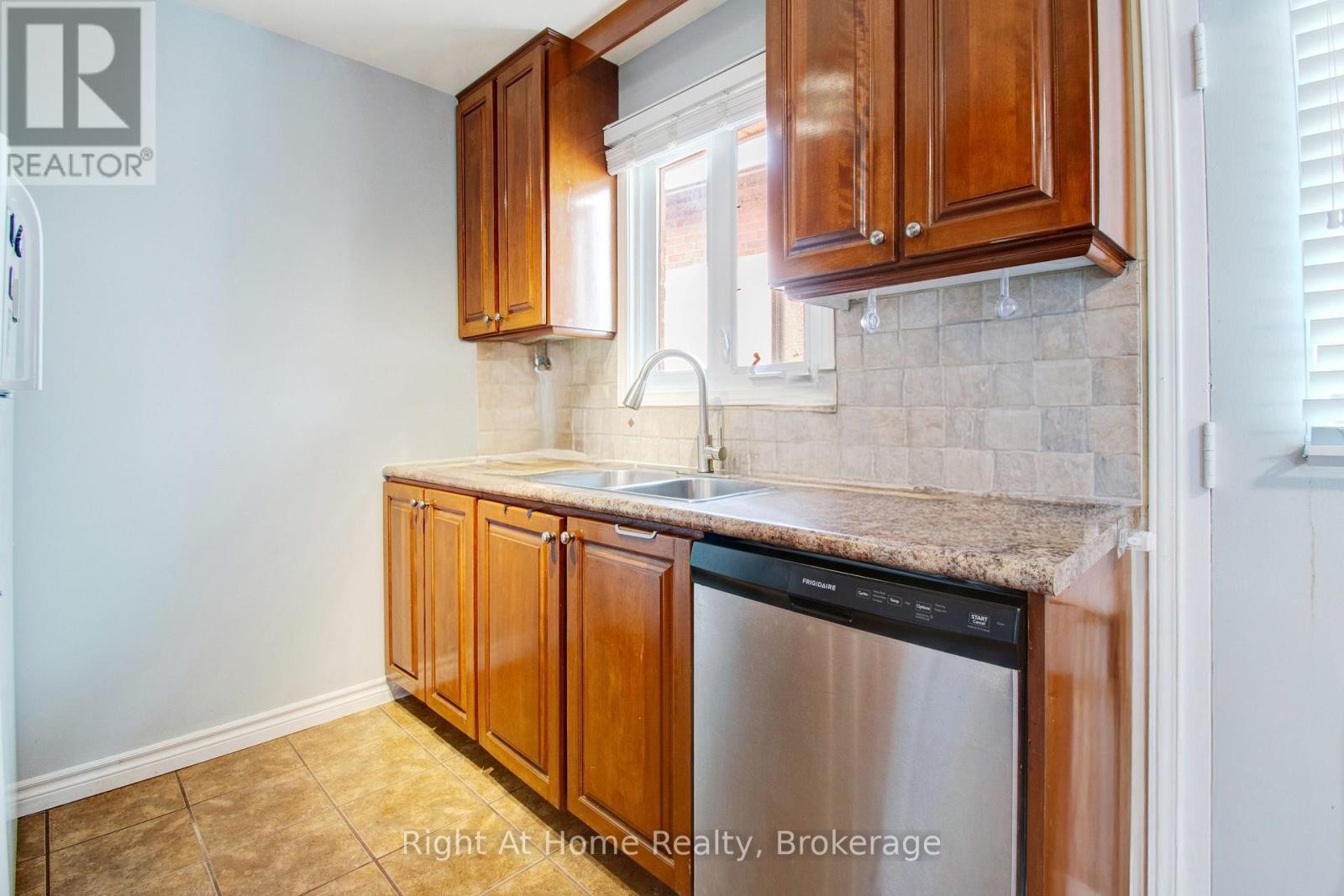 












63 MARTINDALE CRESCENT

,
Brampton (Brampton West),




Ontario
L6X2V7

