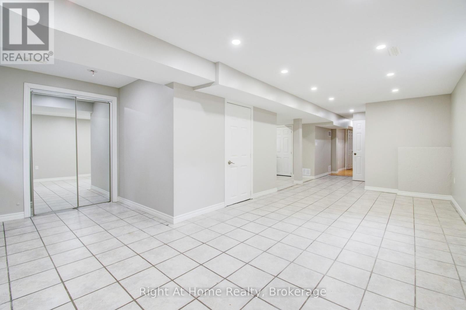 












63 MARTINDALE CRESCENT

,
Brampton (Brampton West),




Ontario
L6X2V7

