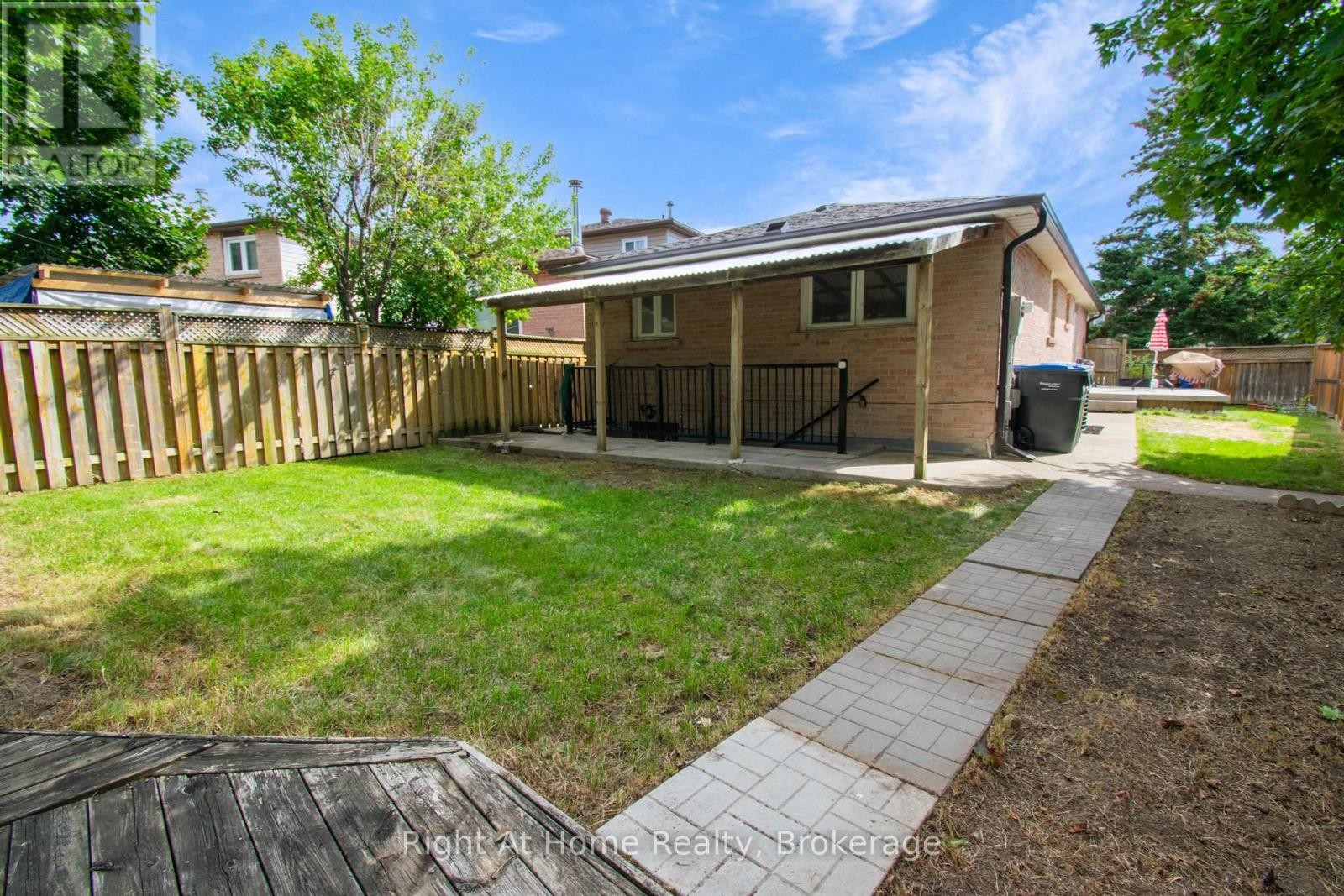












63 MARTINDALE CRESCENT

,
Brampton (Brampton West),




Ontario
L6X2V7

