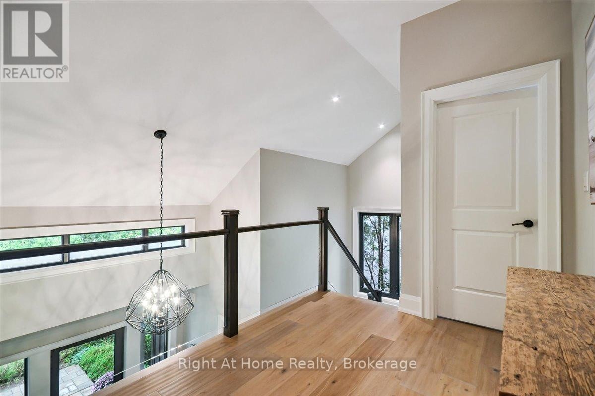 












176 VIEWBANK CRESCENT

,
Oakville (SW Southwest),




Ontario
L6L1R4

