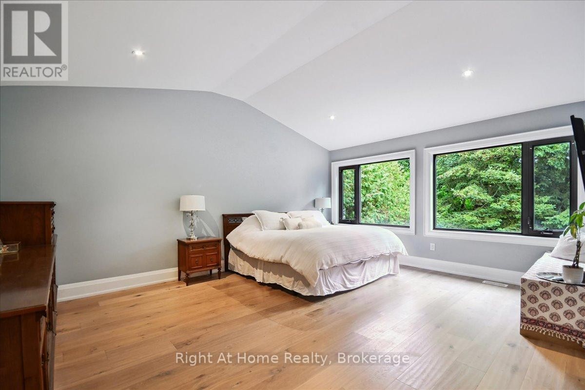 












176 VIEWBANK CRESCENT

,
Oakville (SW Southwest),




Ontario
L6L1R4

