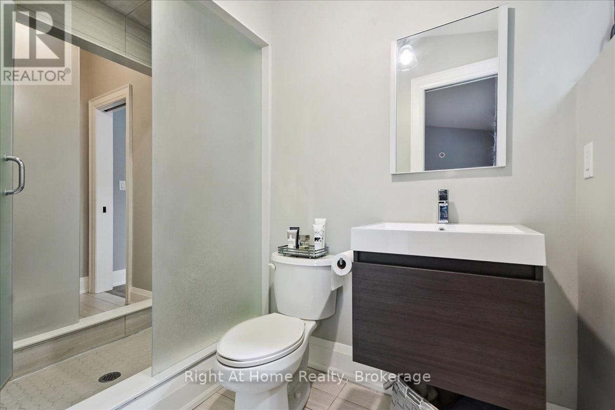 












176 VIEWBANK CRESCENT

,
Oakville (SW Southwest),




Ontario
L6L1R4

