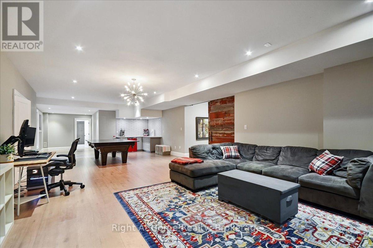 












176 VIEWBANK CRESCENT

,
Oakville (SW Southwest),




Ontario
L6L1R4

