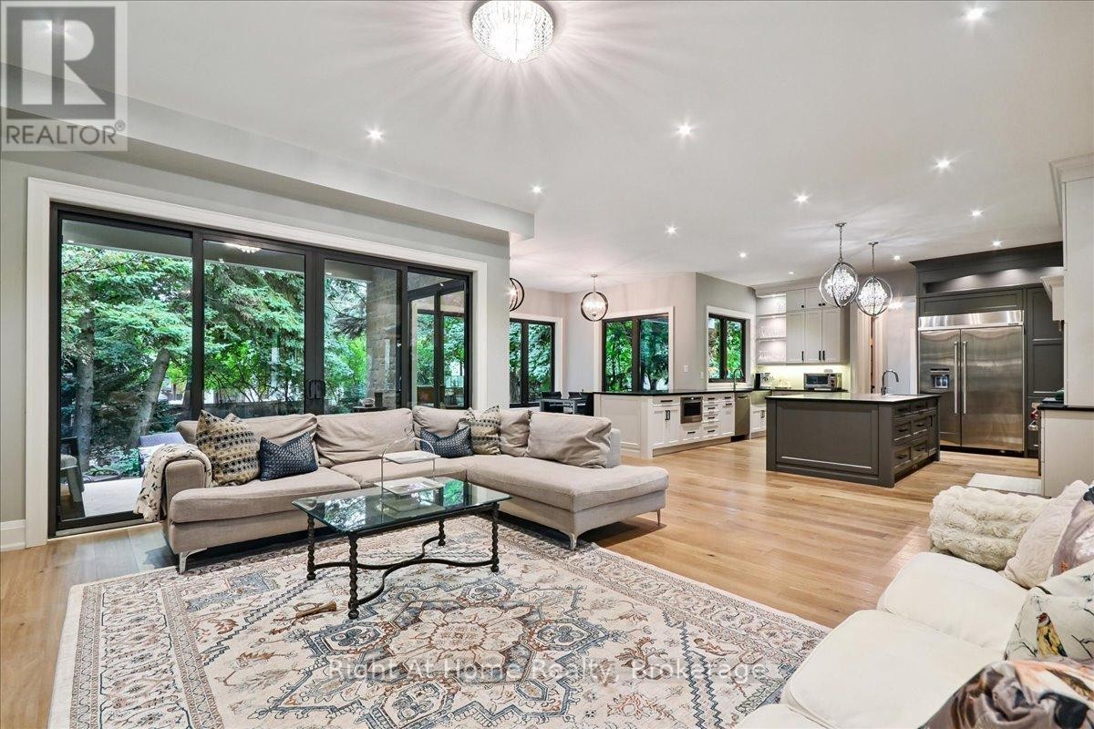 












176 VIEWBANK CRESCENT

,
Oakville (SW Southwest),




Ontario
L6L1R4

