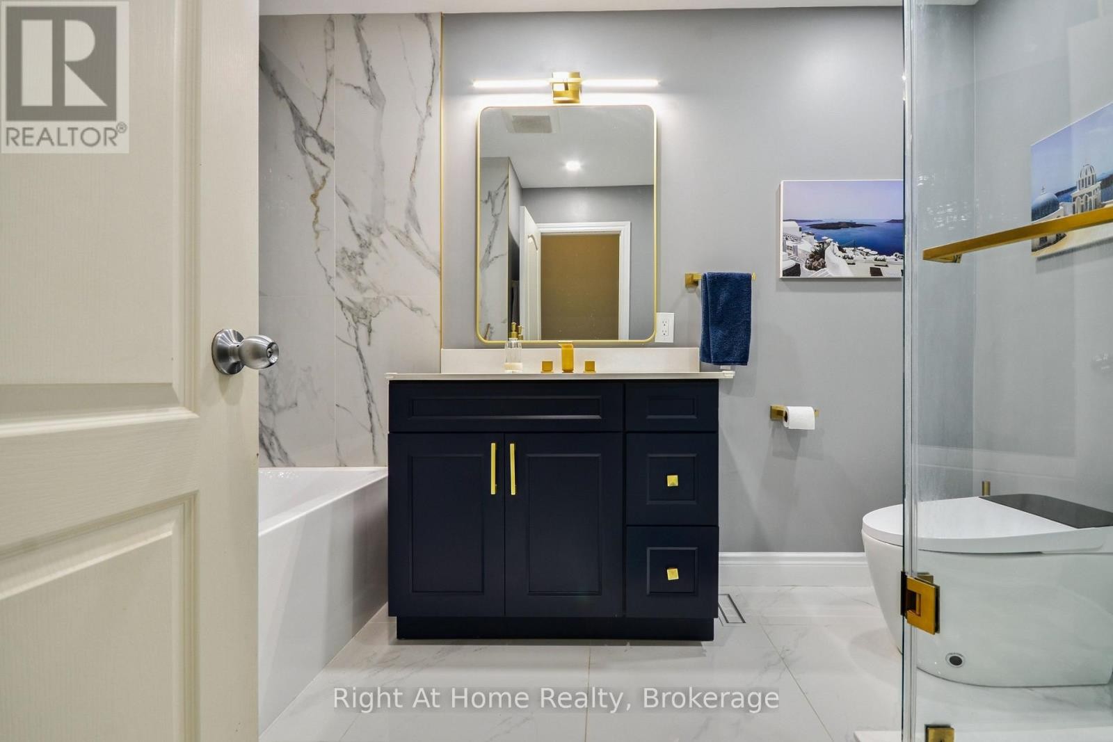 












34 - 5080 FAIRVIEW STREET

,
Burlington (Appleby),




Ontario
L7L7E9

