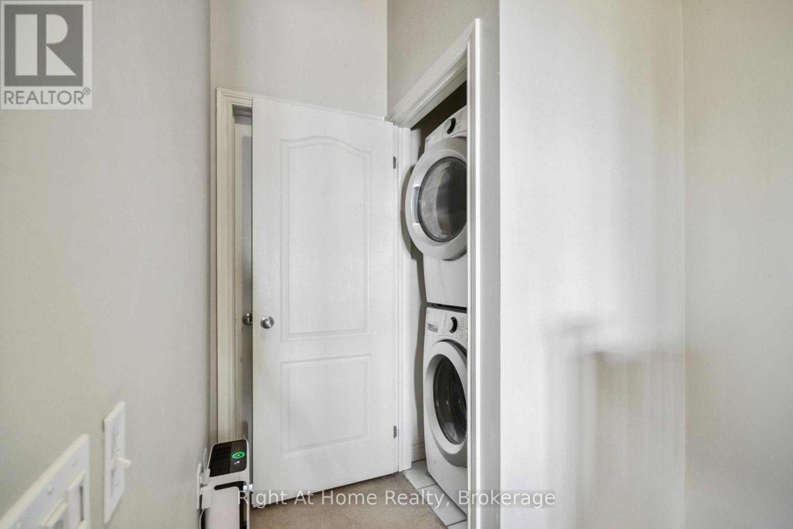 












34 - 5080 FAIRVIEW STREET

,
Burlington (Appleby),




Ontario
L7L7E9

