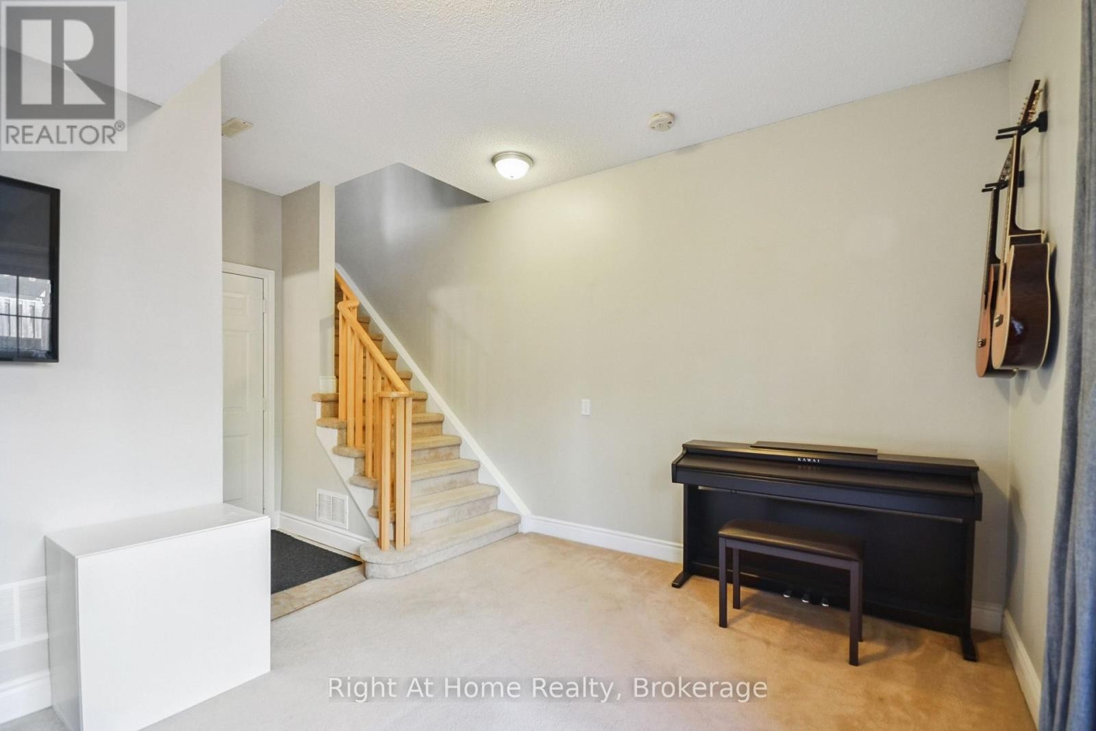 












34 - 5080 FAIRVIEW STREET

,
Burlington (Appleby),




Ontario
L7L7E9

