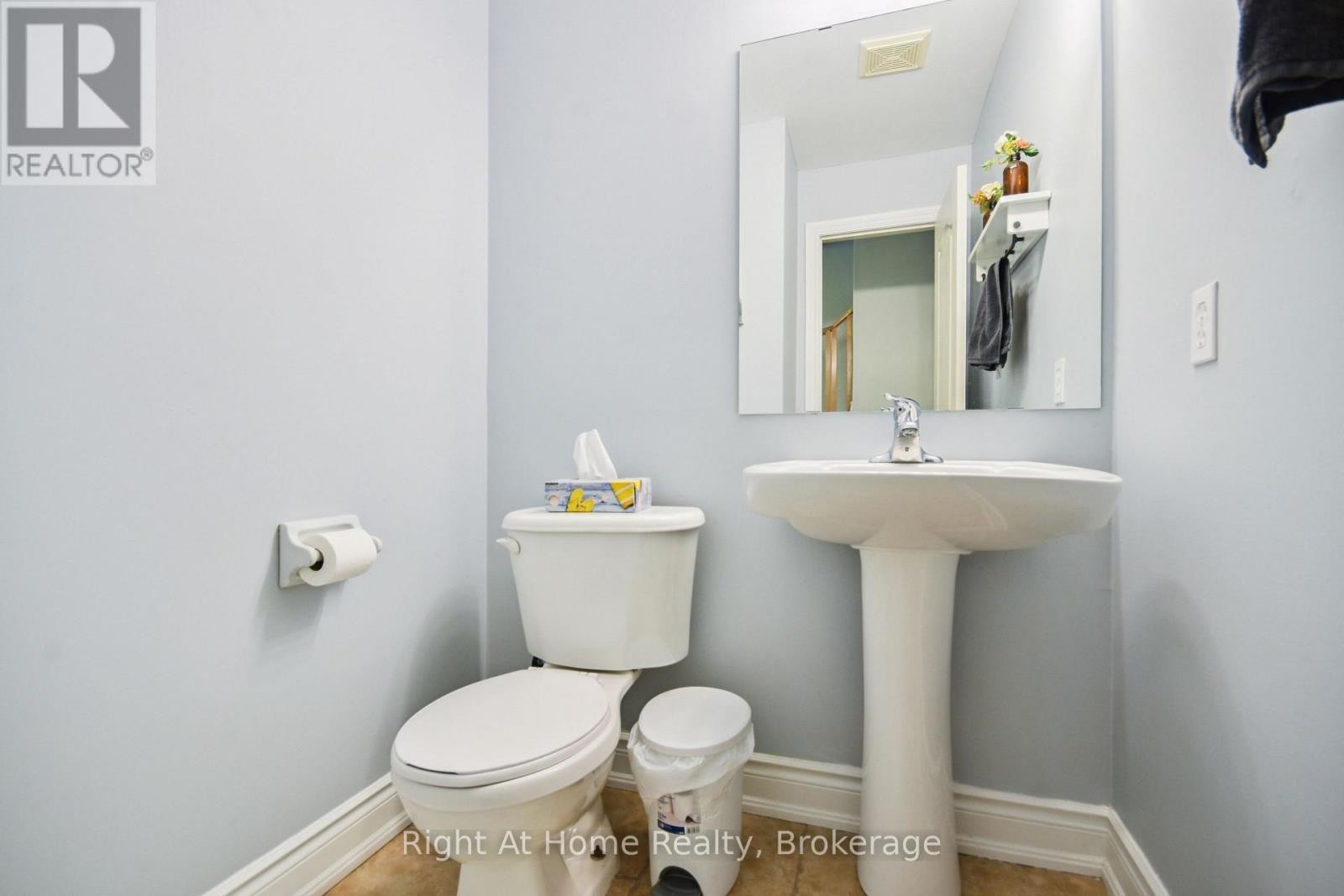 












34 - 5080 FAIRVIEW STREET

,
Burlington (Appleby),




Ontario
L7L7E9

