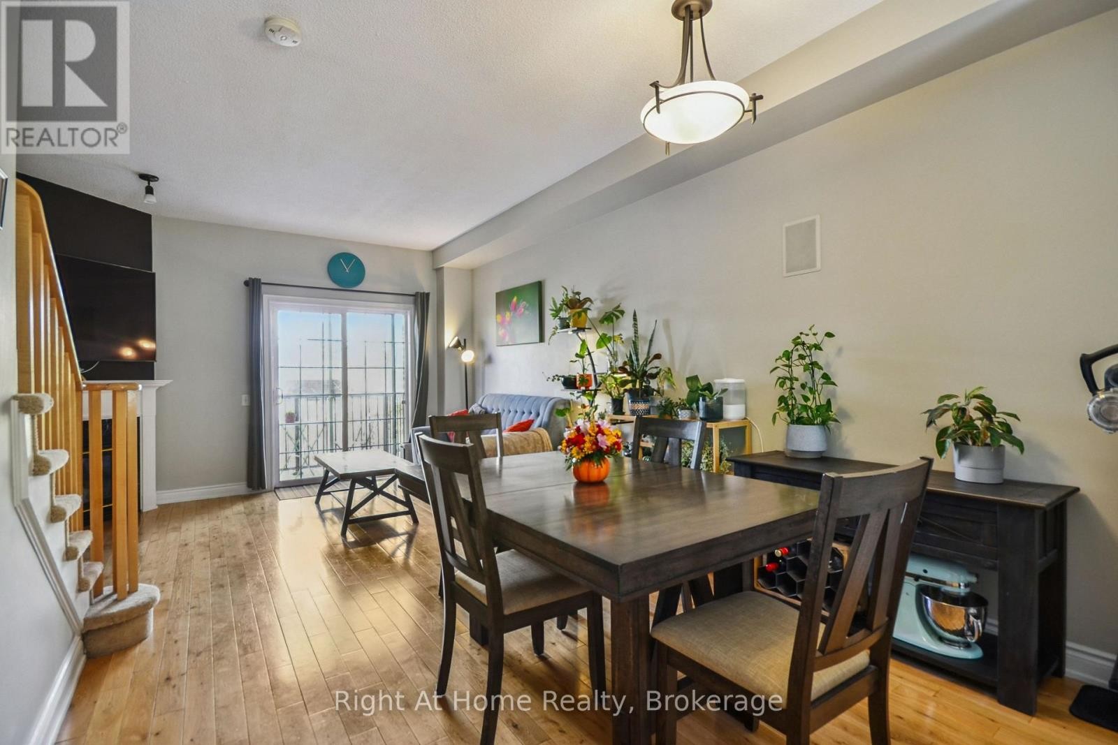 












34 - 5080 FAIRVIEW STREET

,
Burlington (Appleby),




Ontario
L7L7E9

