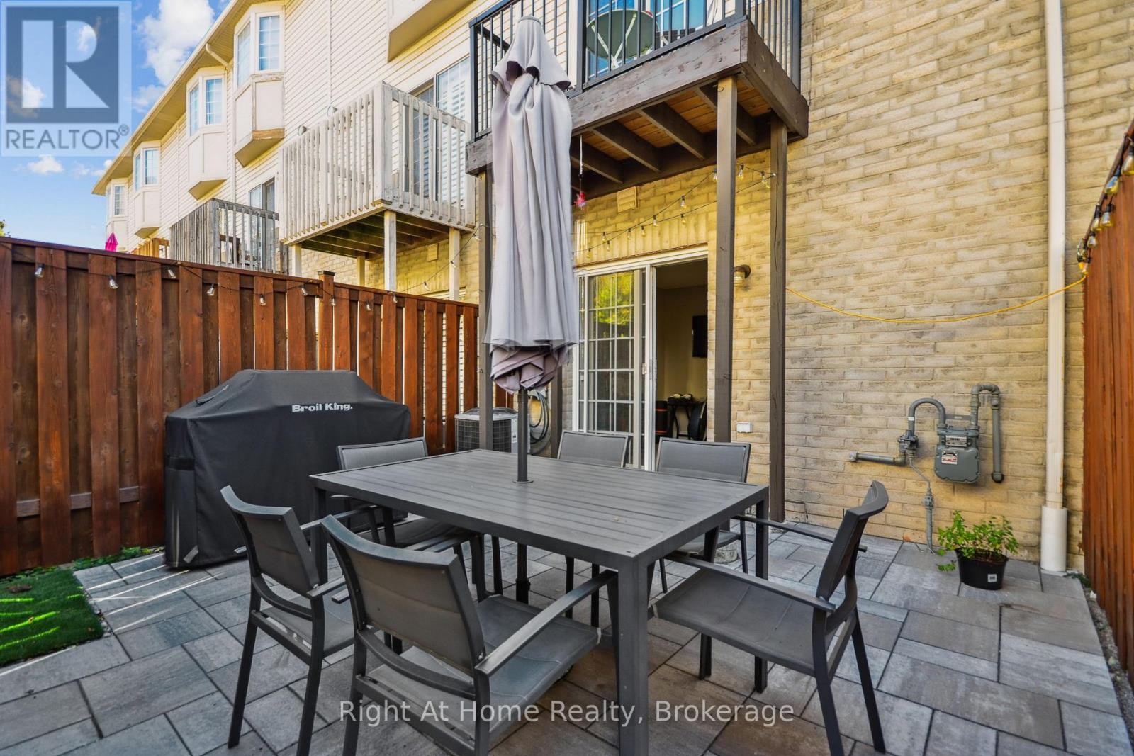 












34 - 5080 FAIRVIEW STREET

,
Burlington (Appleby),




Ontario
L7L7E9

