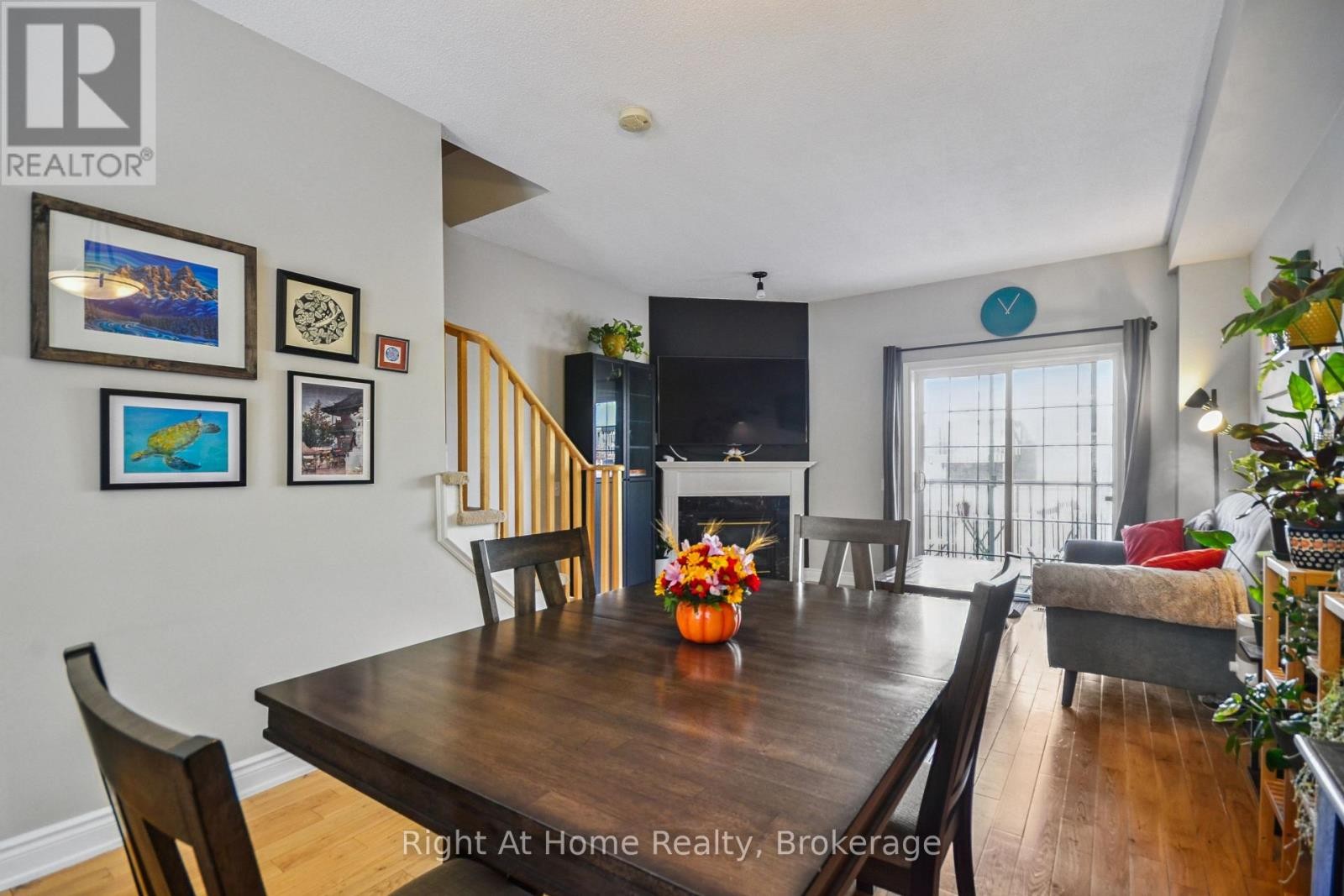 












34 - 5080 FAIRVIEW STREET

,
Burlington (Appleby),




Ontario
L7L7E9

